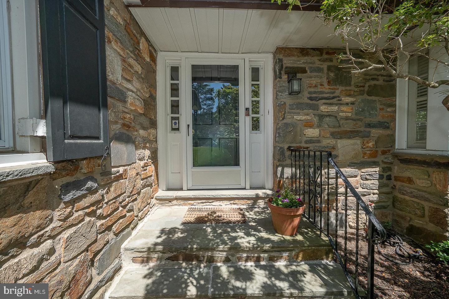 1125 Hillcrest Rd Property Photo 2