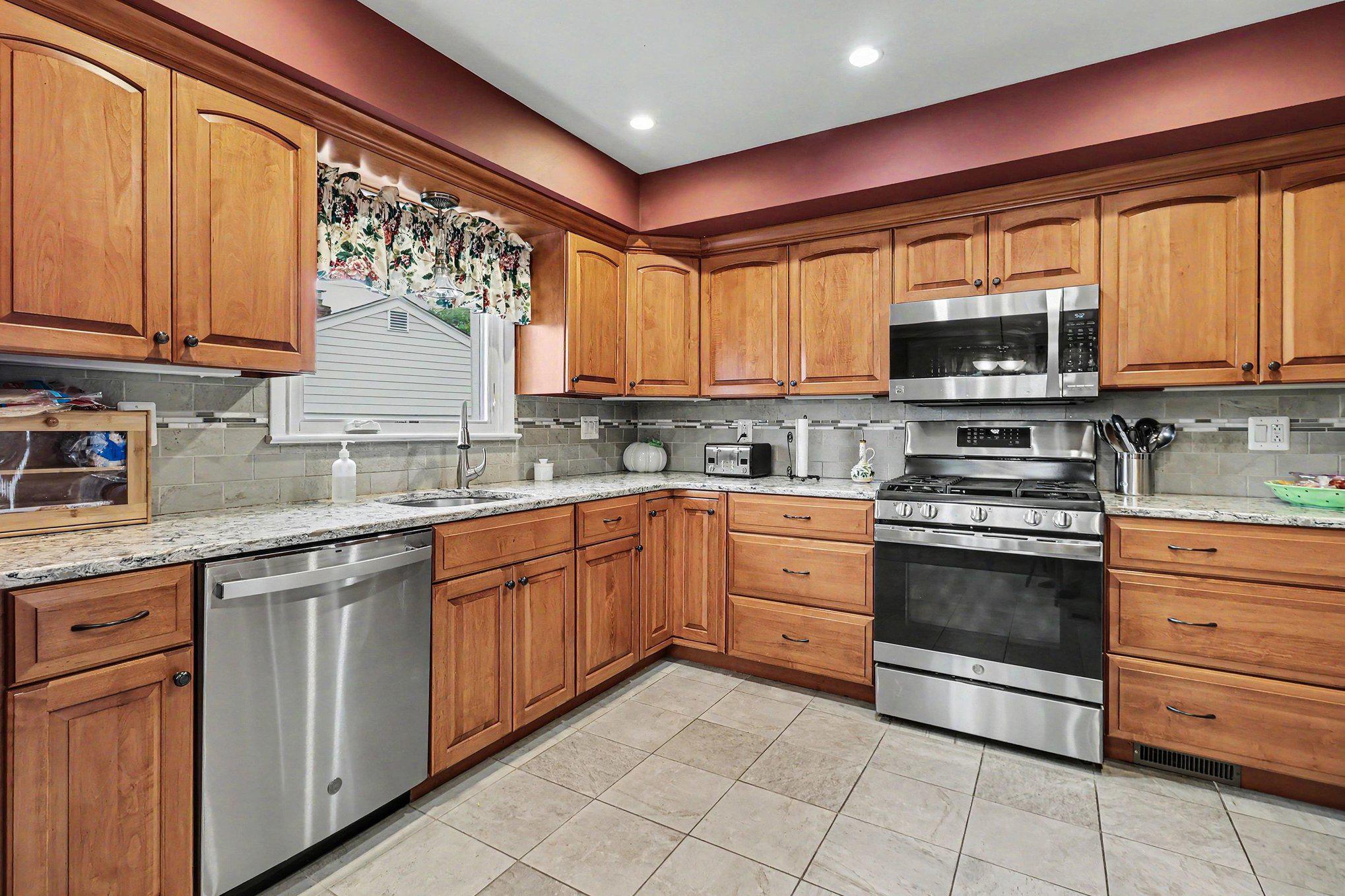 245 Oswald St # Property Photo 10