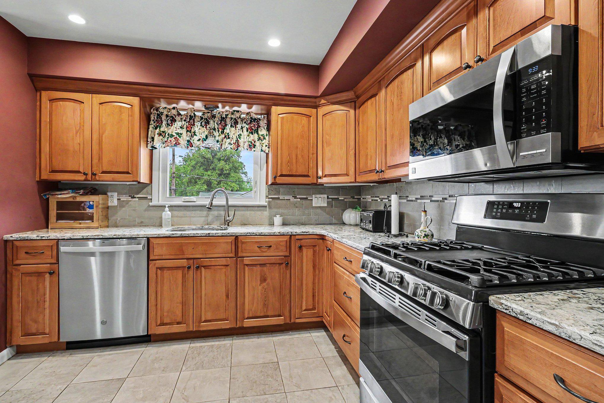 245 Oswald St # Property Photo 11