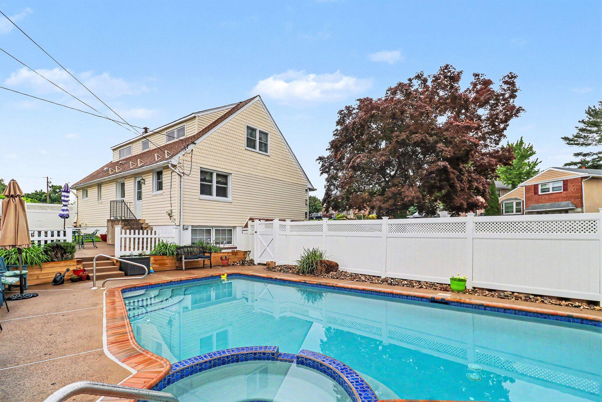 245 Oswald St # Property Photo 37