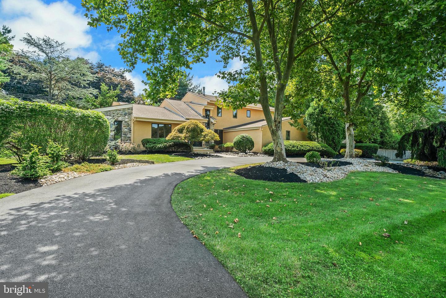 468 Long Ln # Property Photo 3