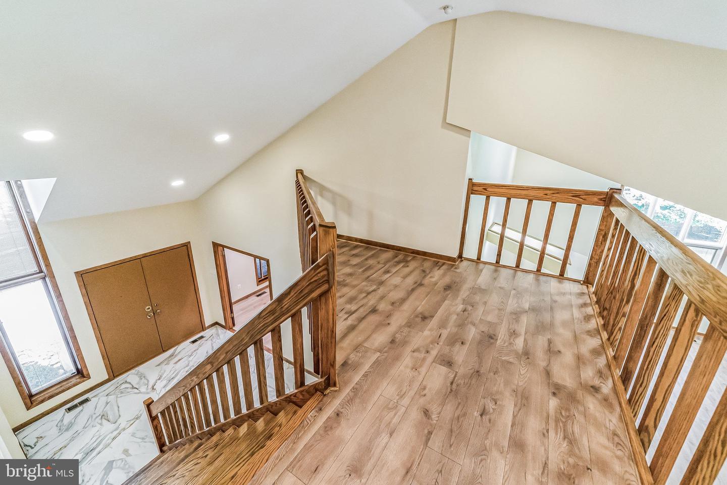 468 Long Ln # Property Photo 4