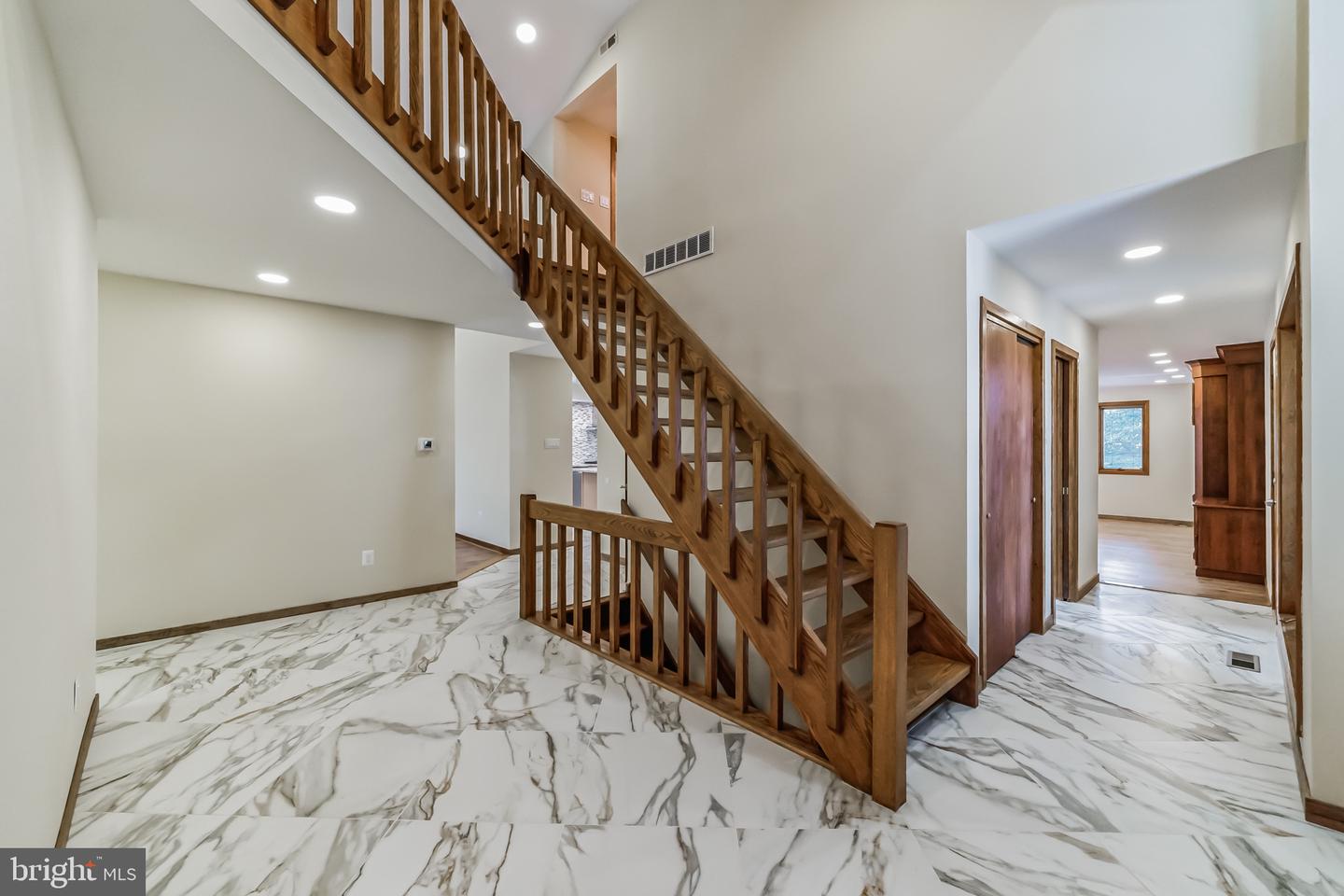 468 Long Ln # Property Photo 5