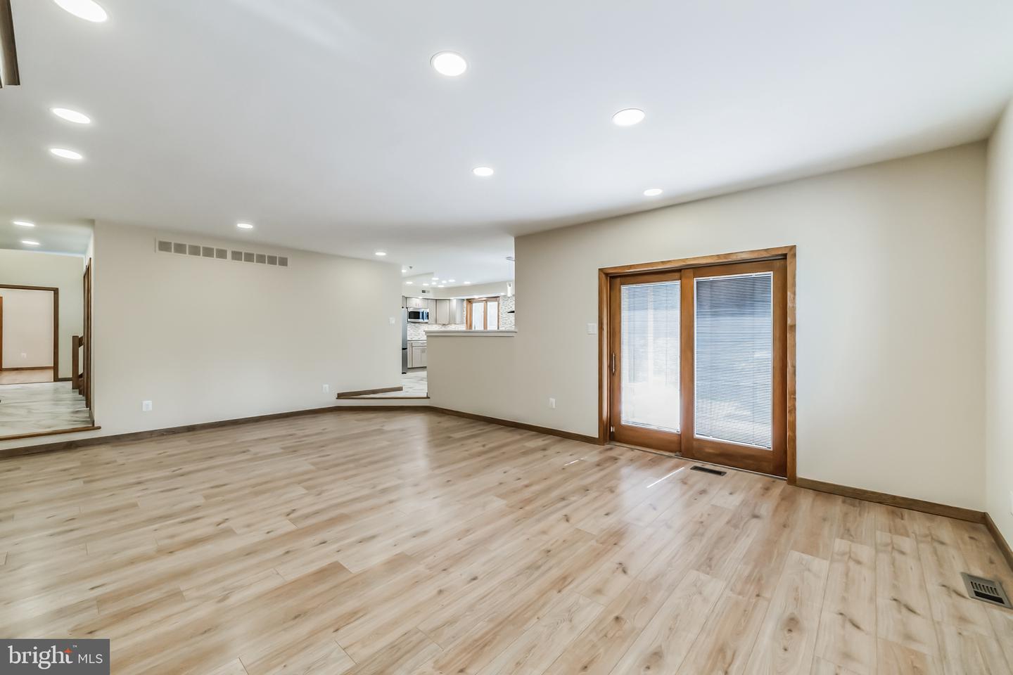 468 Long Ln # Property Photo 7
