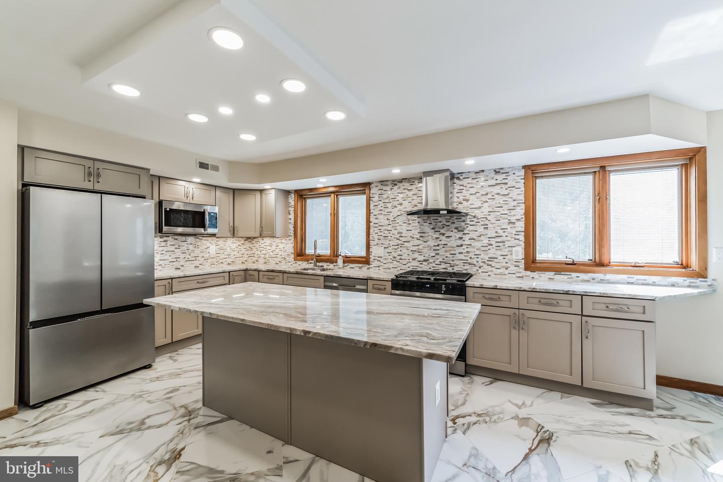 468 Long Ln # Property Photo 13