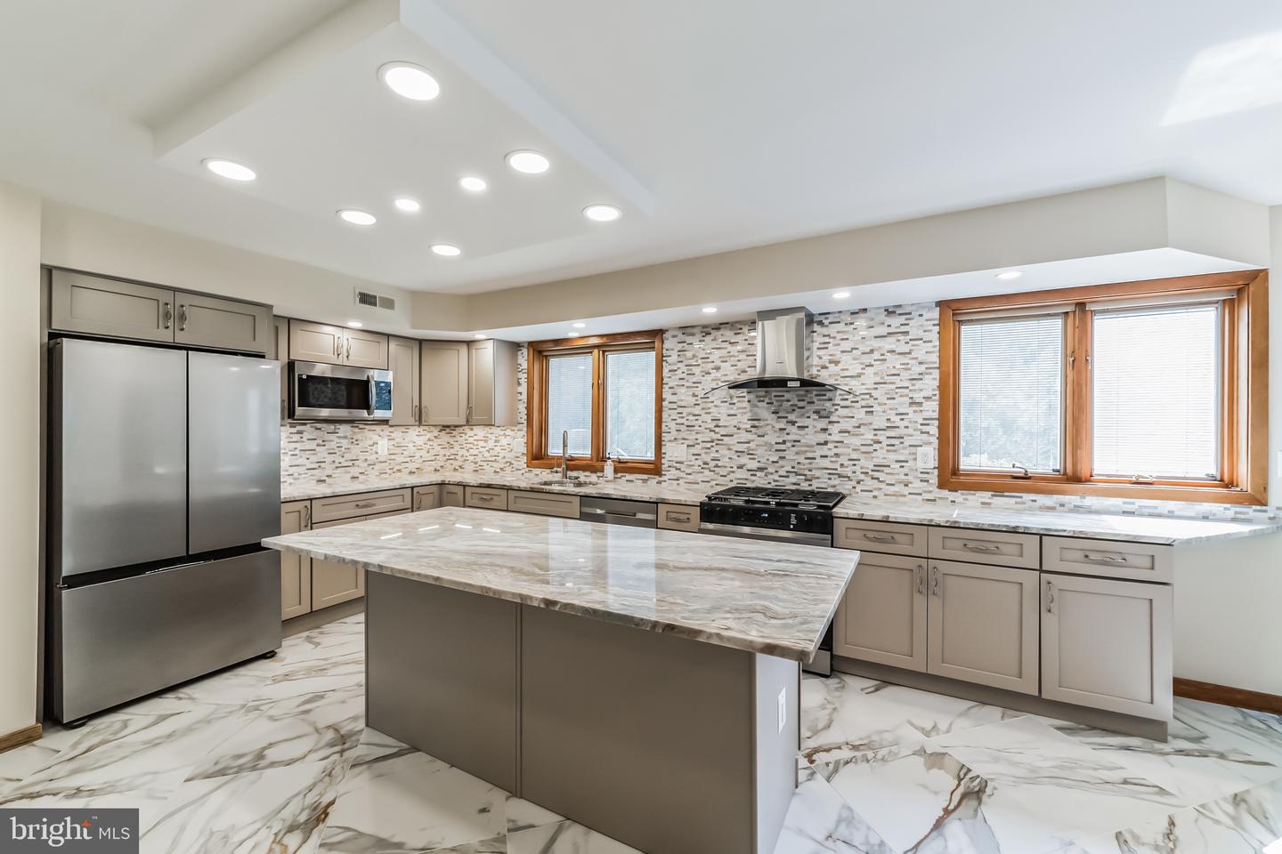 468 Long Ln # Property Photo 14