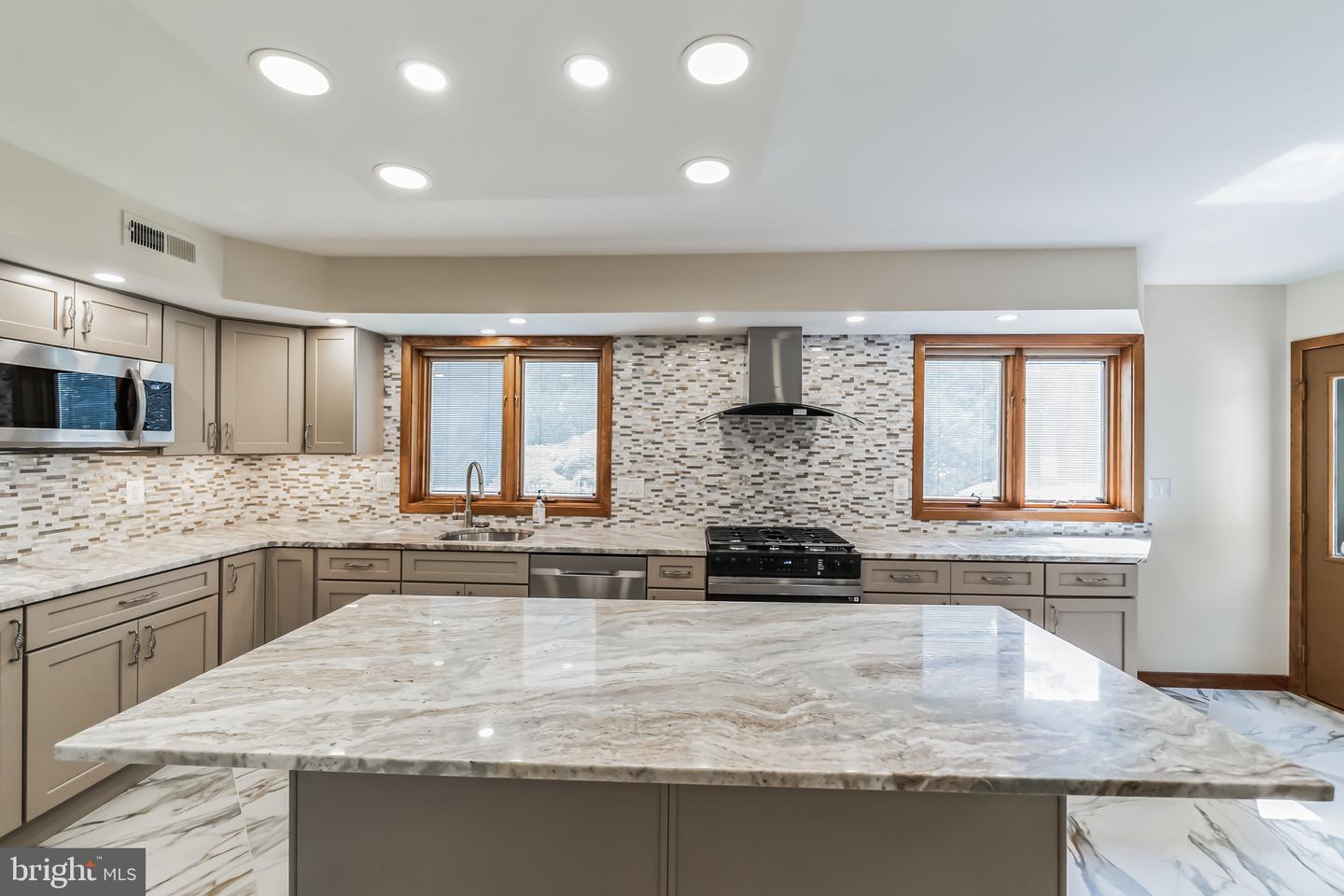 468 Long Ln # Property Photo 15