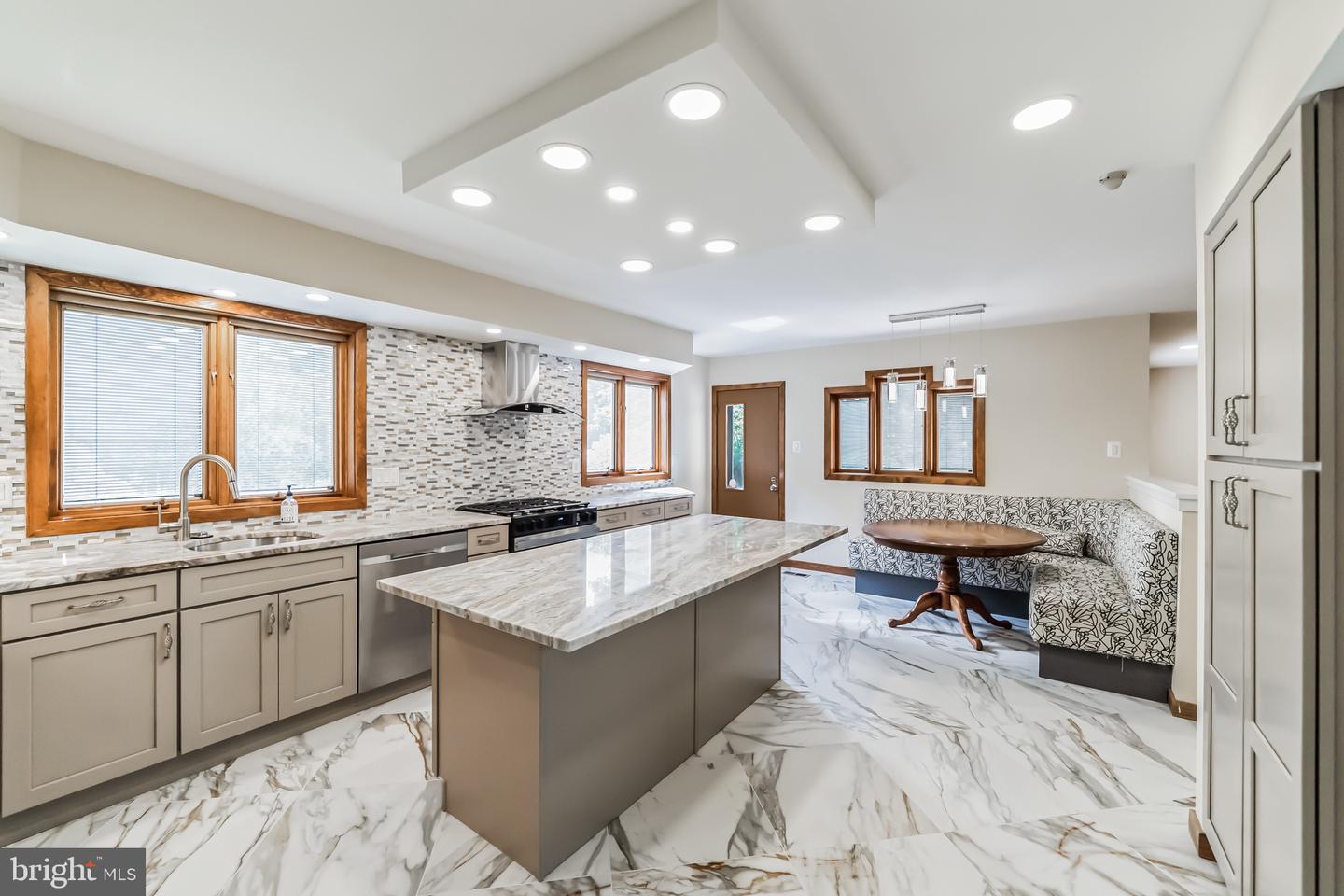 468 Long Ln # Property Photo 16