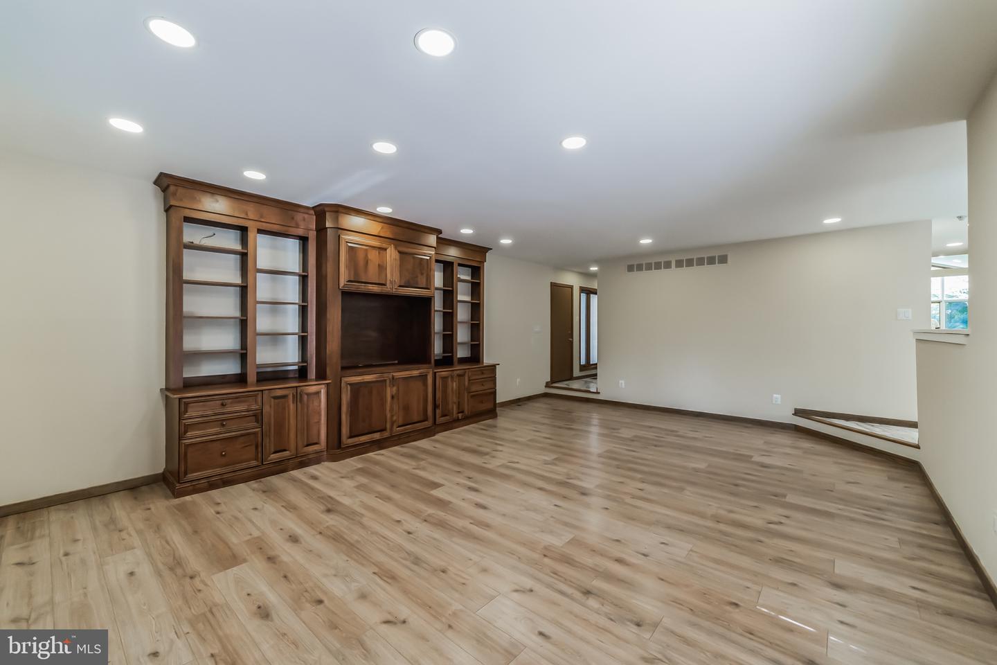 468 Long Ln # Property Photo 19