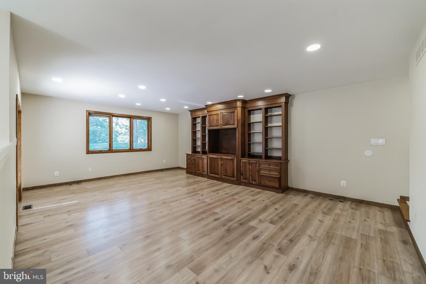 468 Long Ln # Property Photo 20