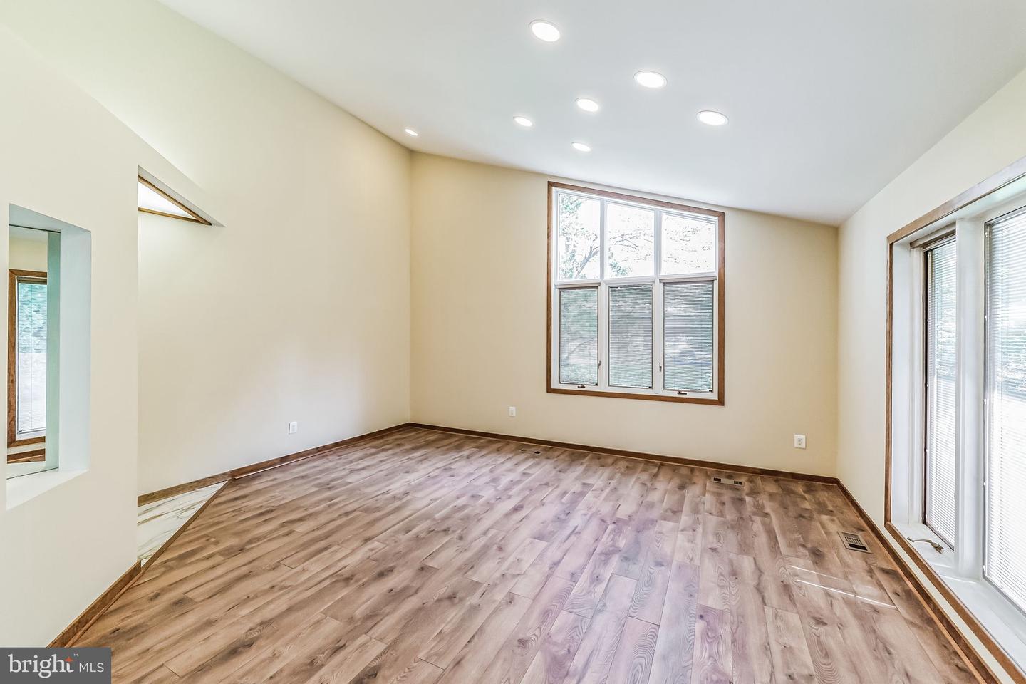 468 Long Ln # Property Photo 27
