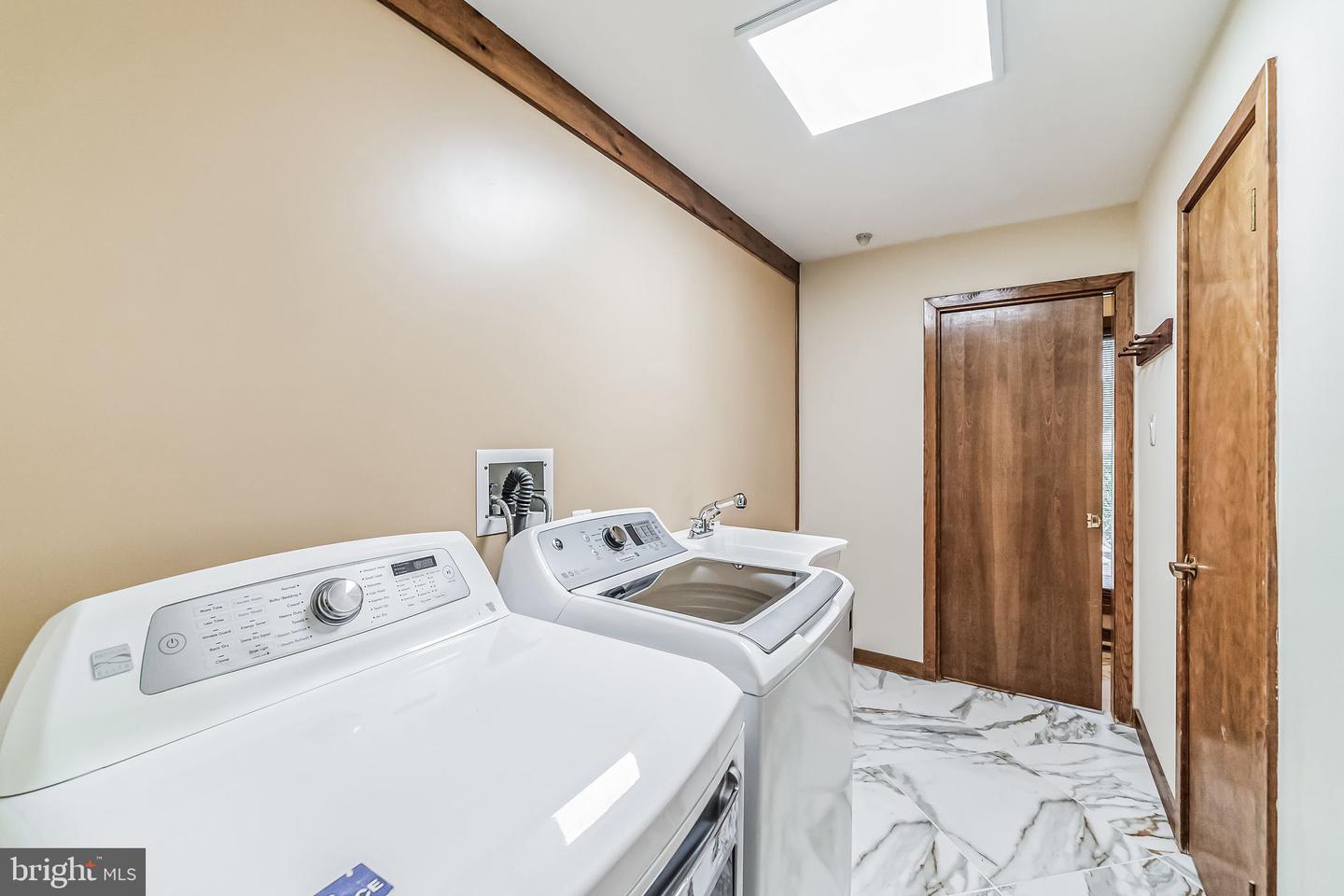 468 Long Ln # Property Photo 28