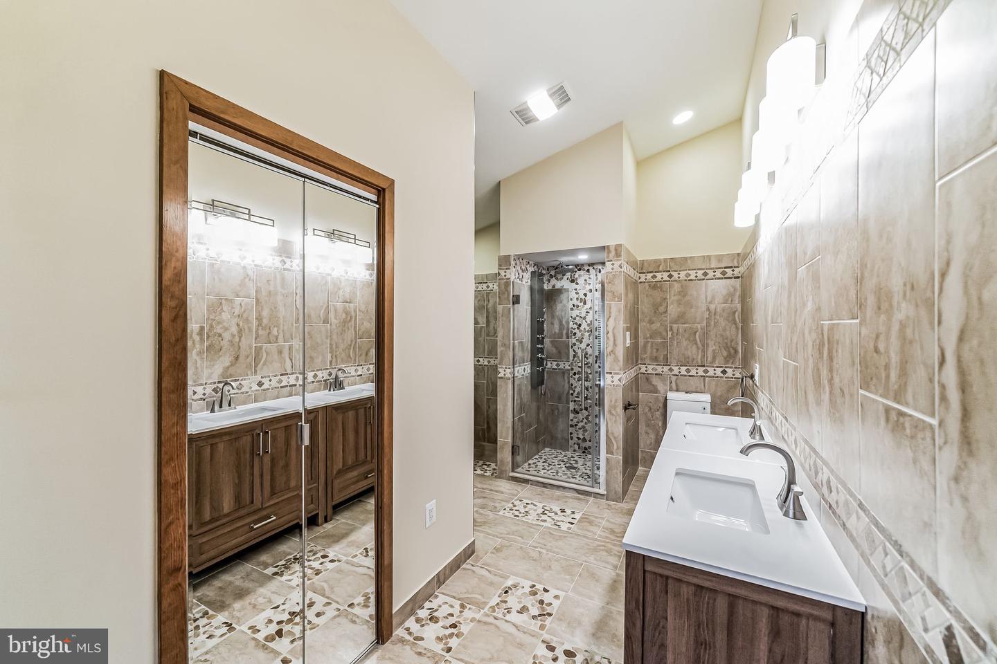 468 Long Ln # Property Photo 30