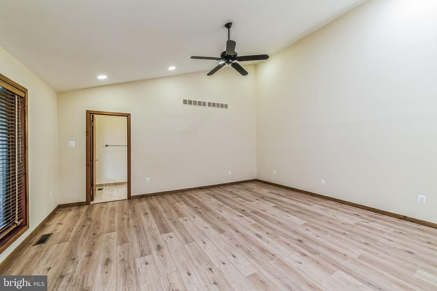 468 Long Ln # Property Photo 31