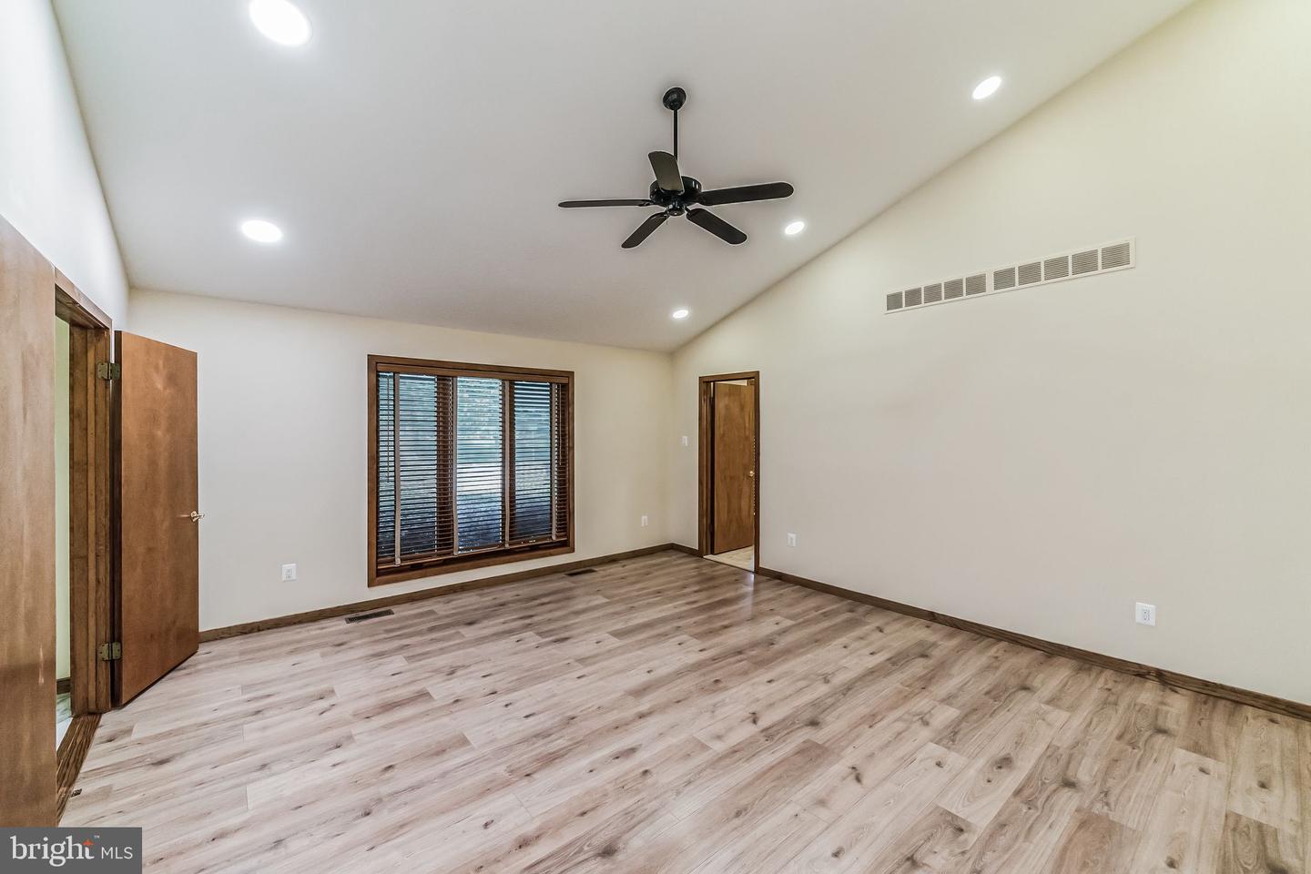 468 Long Ln # Property Photo 32
