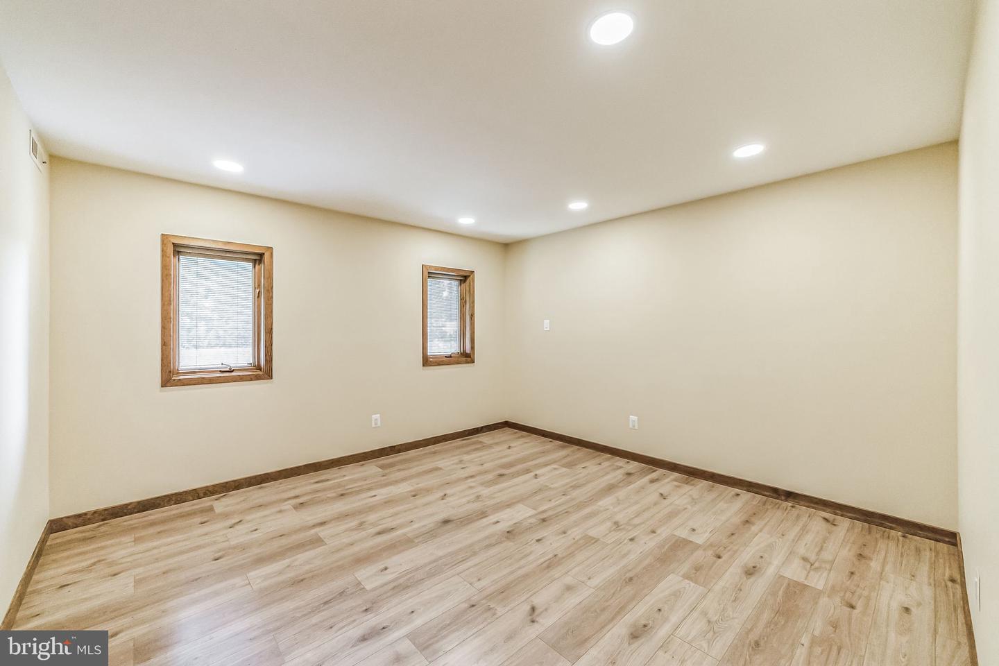 468 Long Ln # Property Photo 34