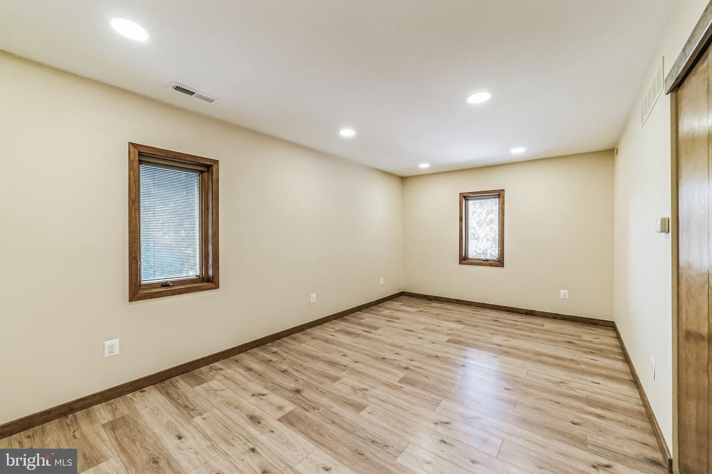 468 Long Ln # Property Photo 35