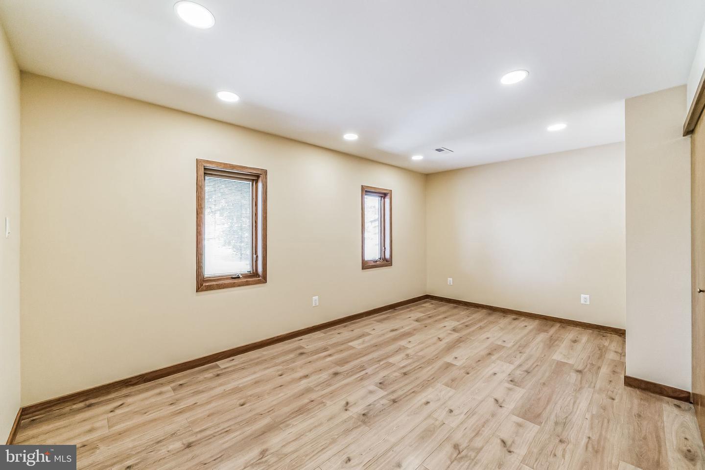 468 Long Ln # Property Photo 36