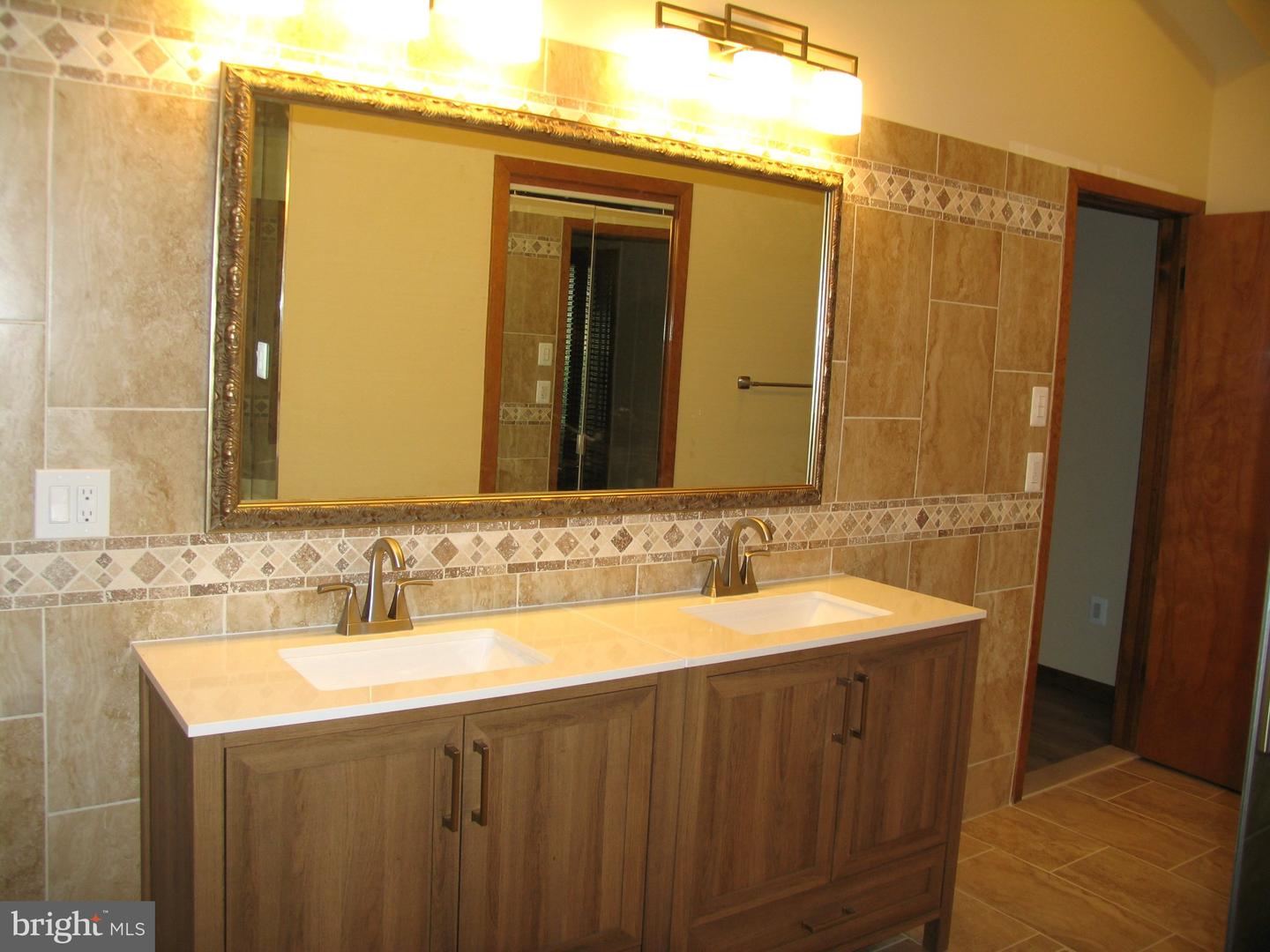 468 Long Ln # Property Photo 38