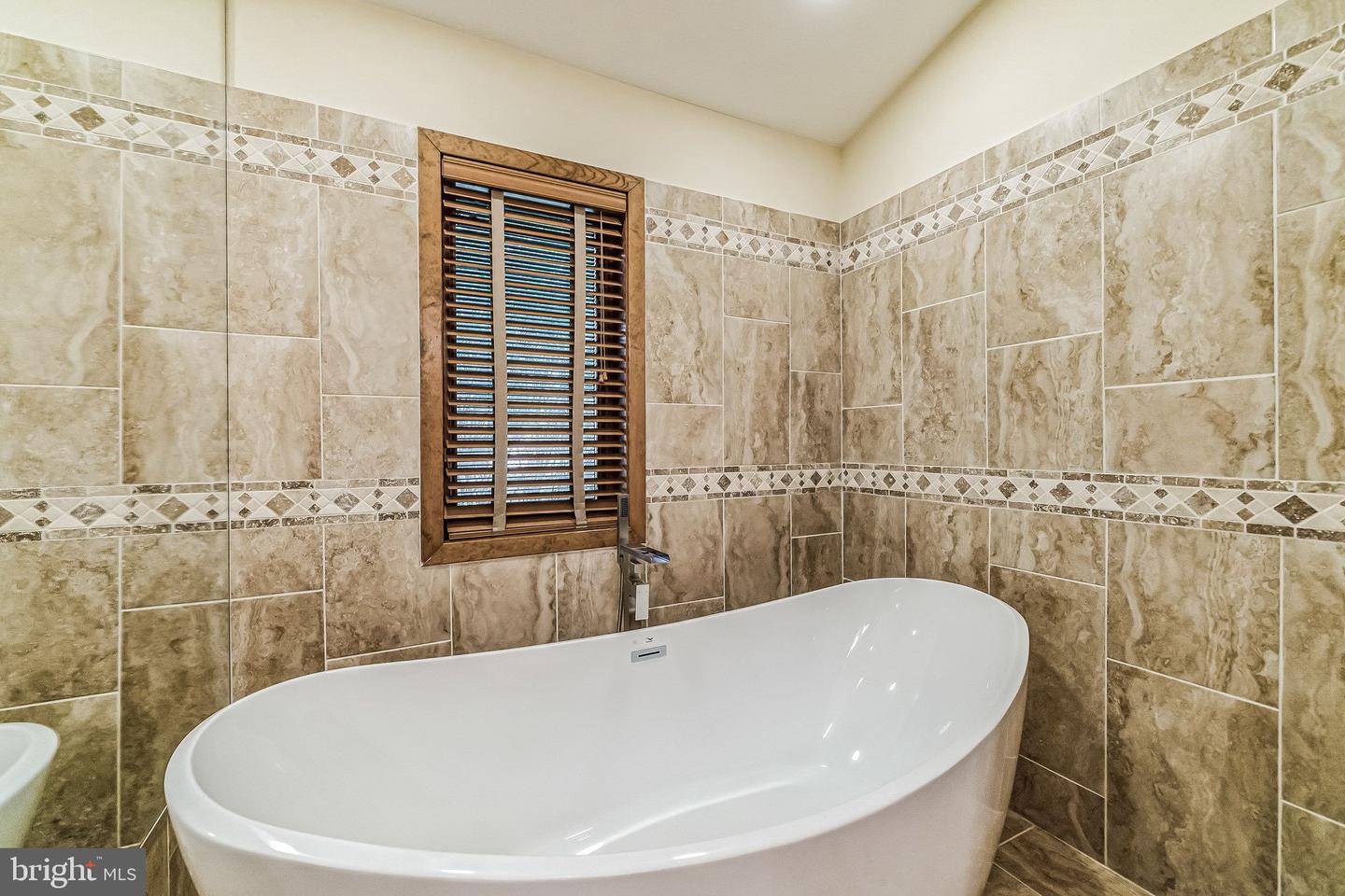 468 Long Ln # Property Photo 41