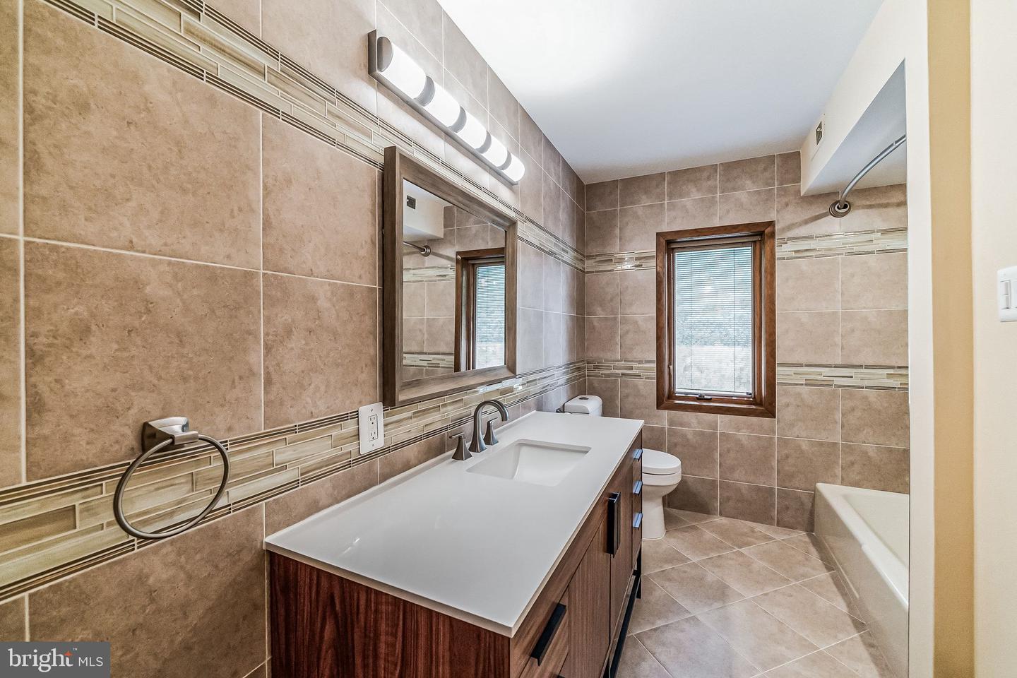 468 Long Ln # Property Photo 42