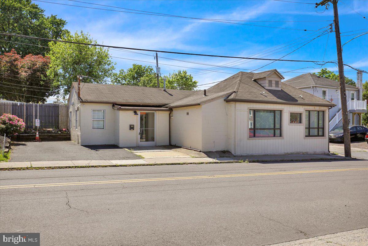 318 State St Property Photo 1