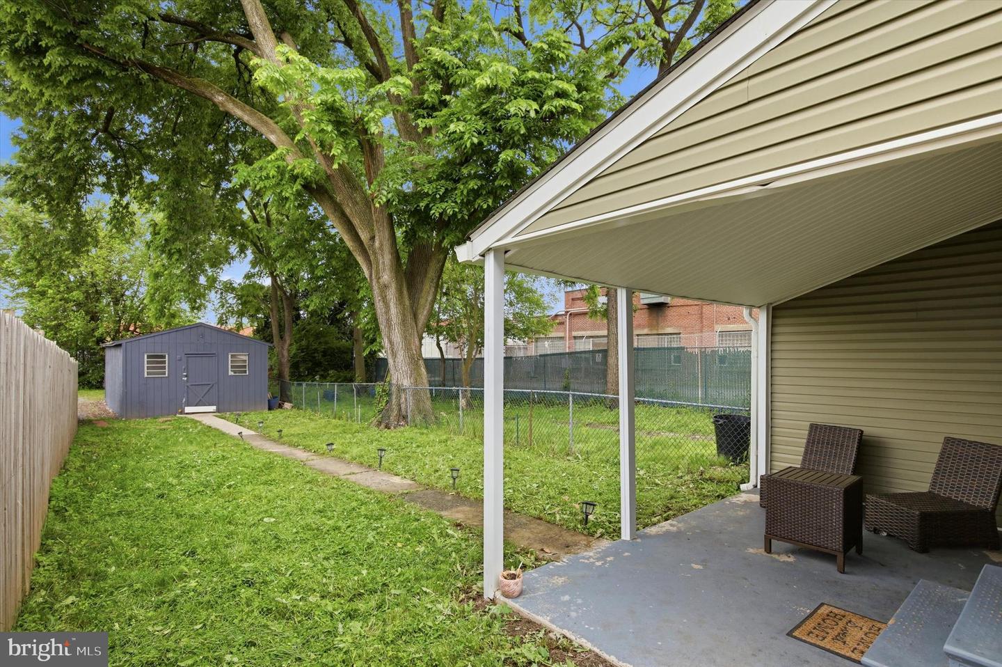 764 Queen St Property Photo 12