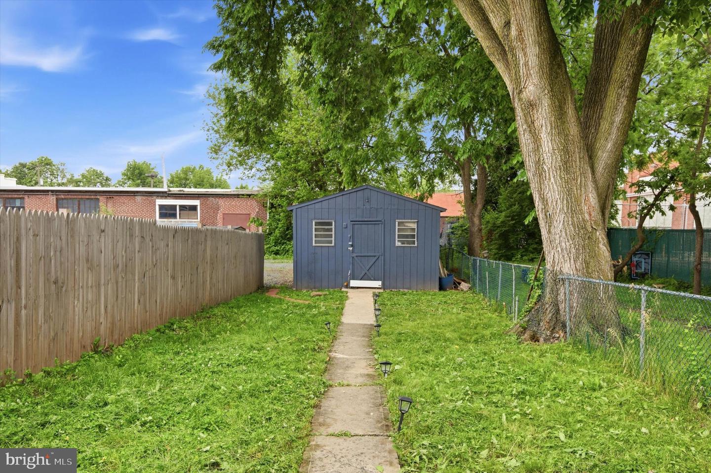 764 Queen St Property Photo 13