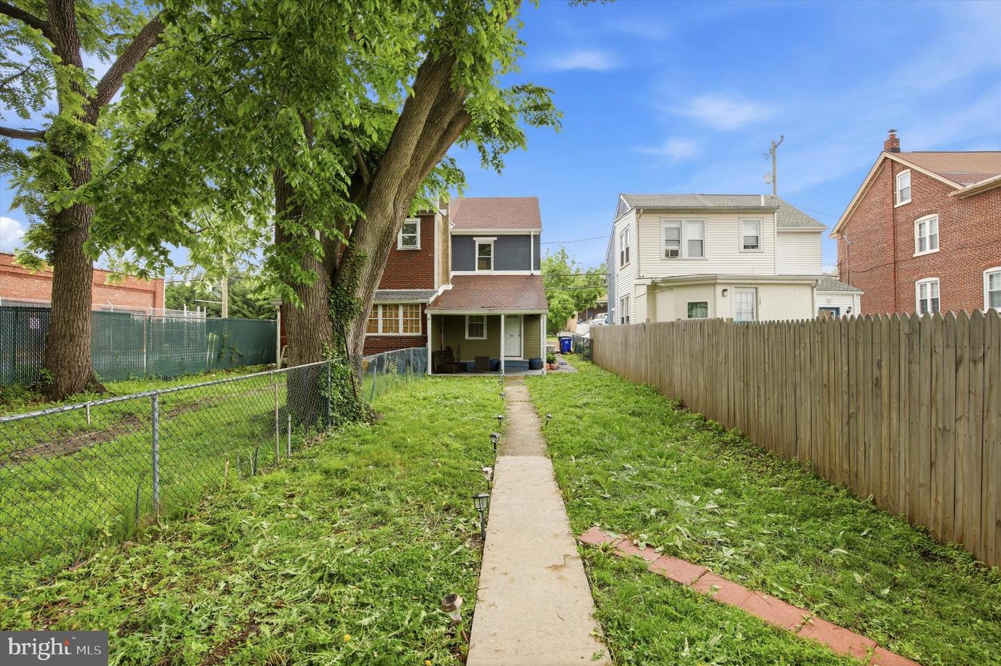 764 Queen St Property Photo 14