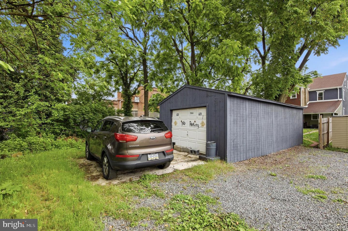 764 Queen St Property Photo 15
