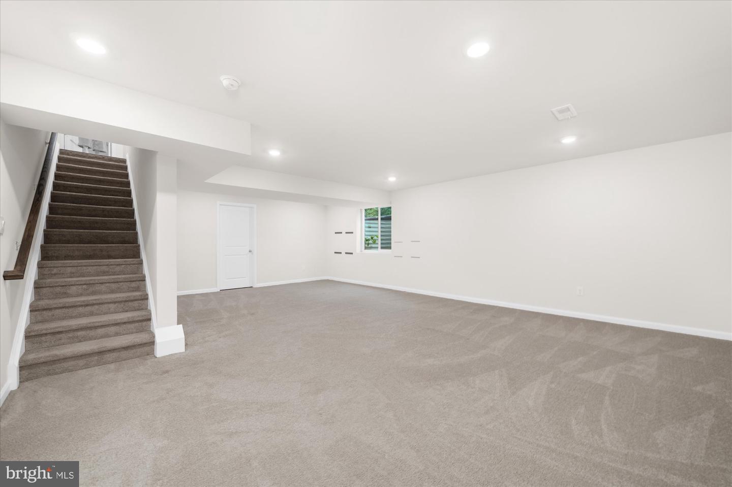 120 Eleanor Ct Property Photo 26