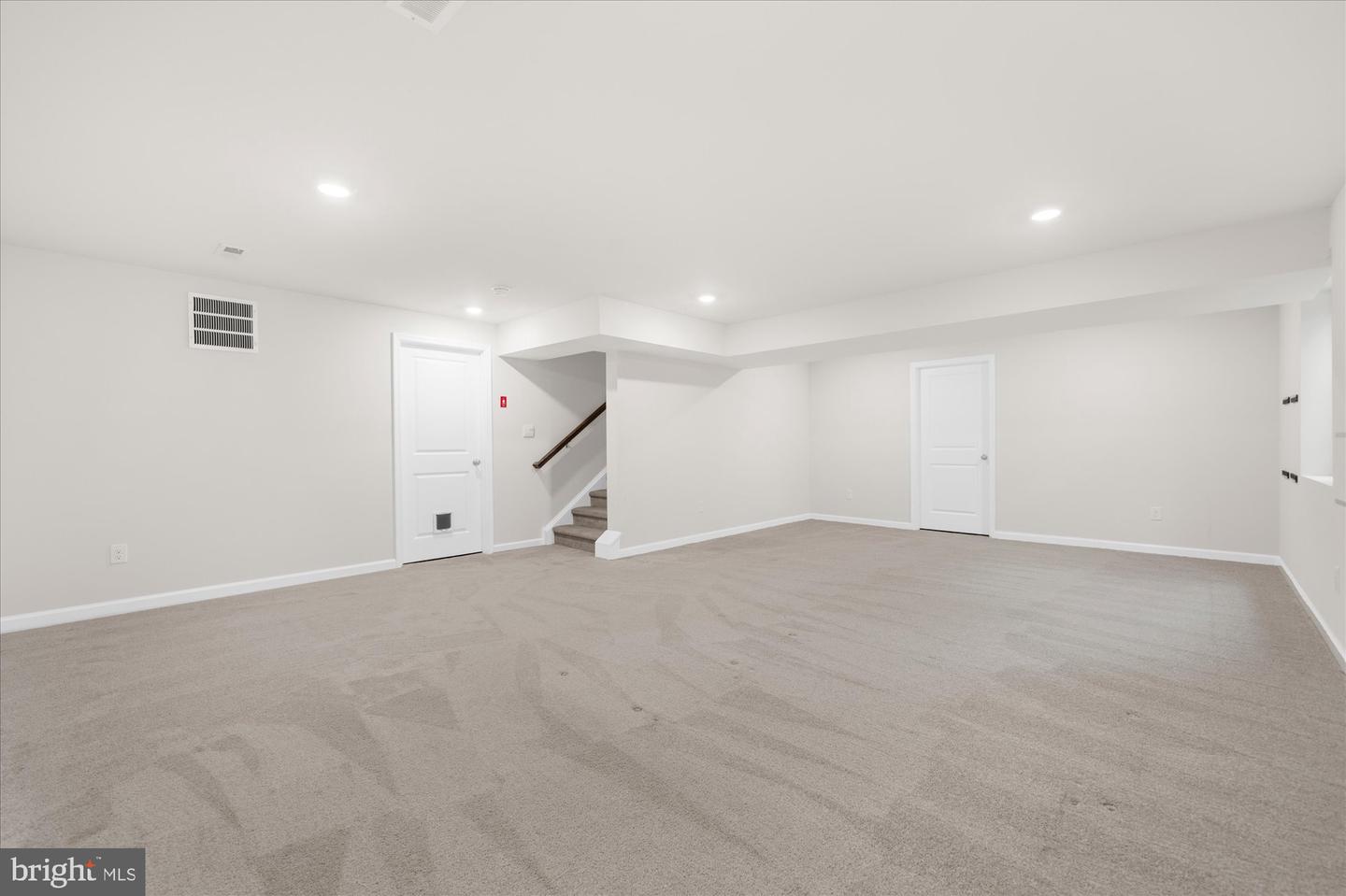 120 Eleanor Ct Property Photo 27