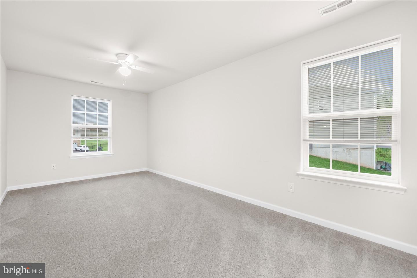 120 Eleanor Ct Property Photo 31