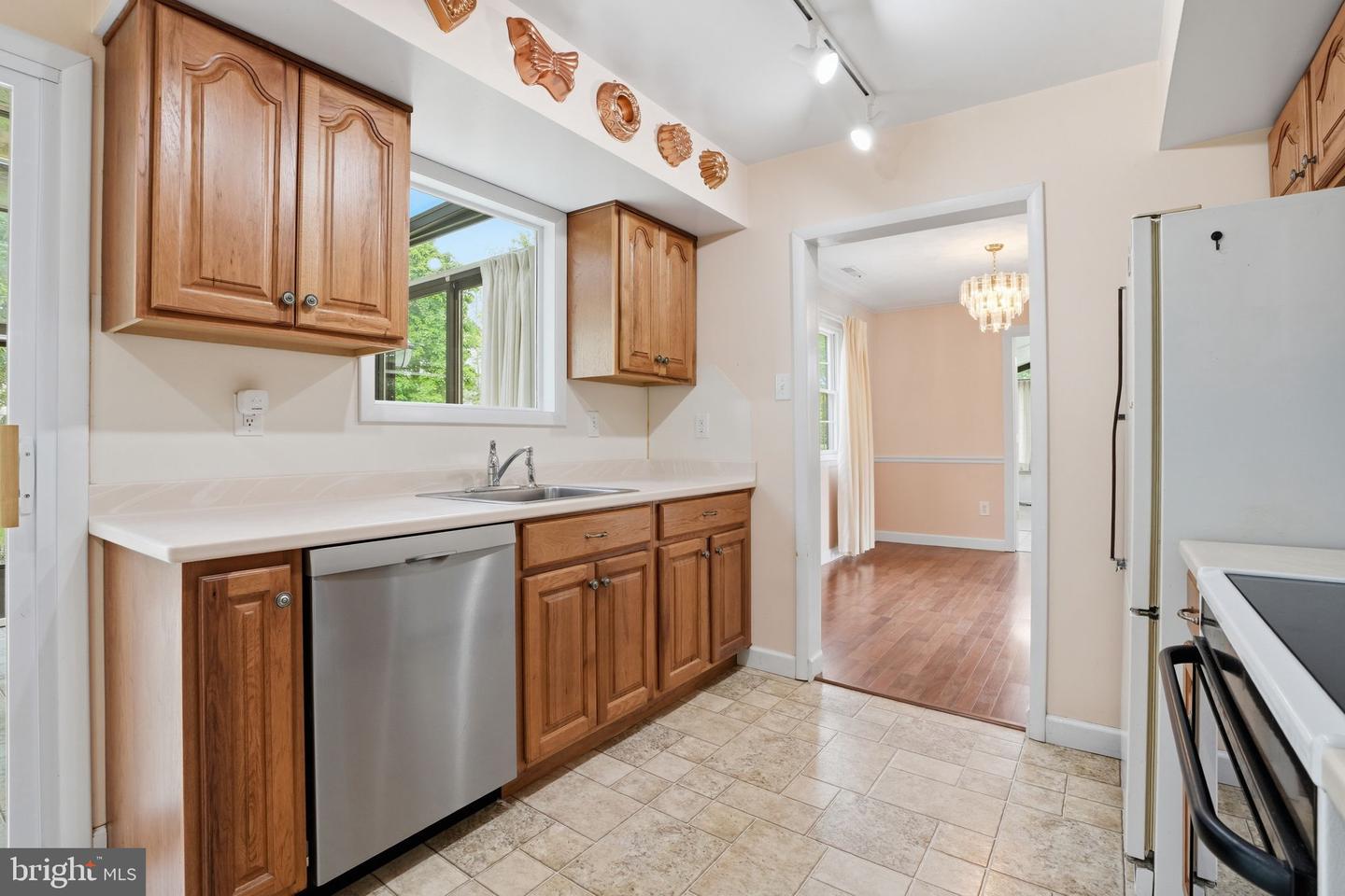2049 Hawthorne Ln Property Photo 11