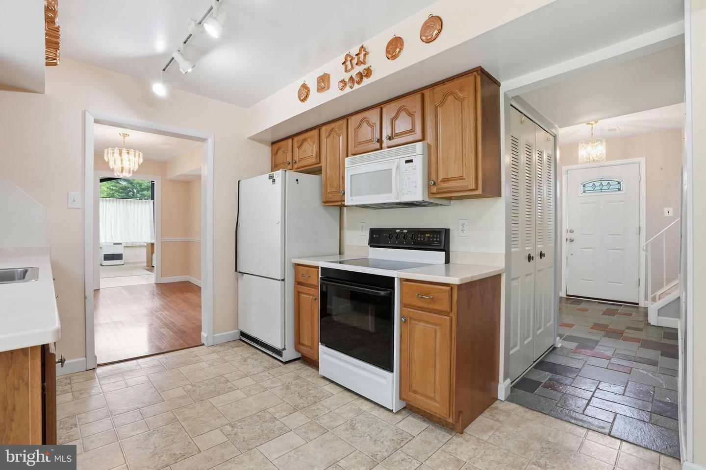 2049 Hawthorne Ln Property Photo 12