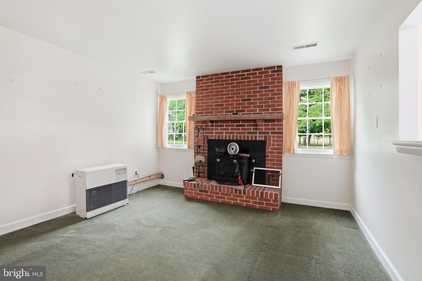 2049 Hawthorne Ln Property Photo 15