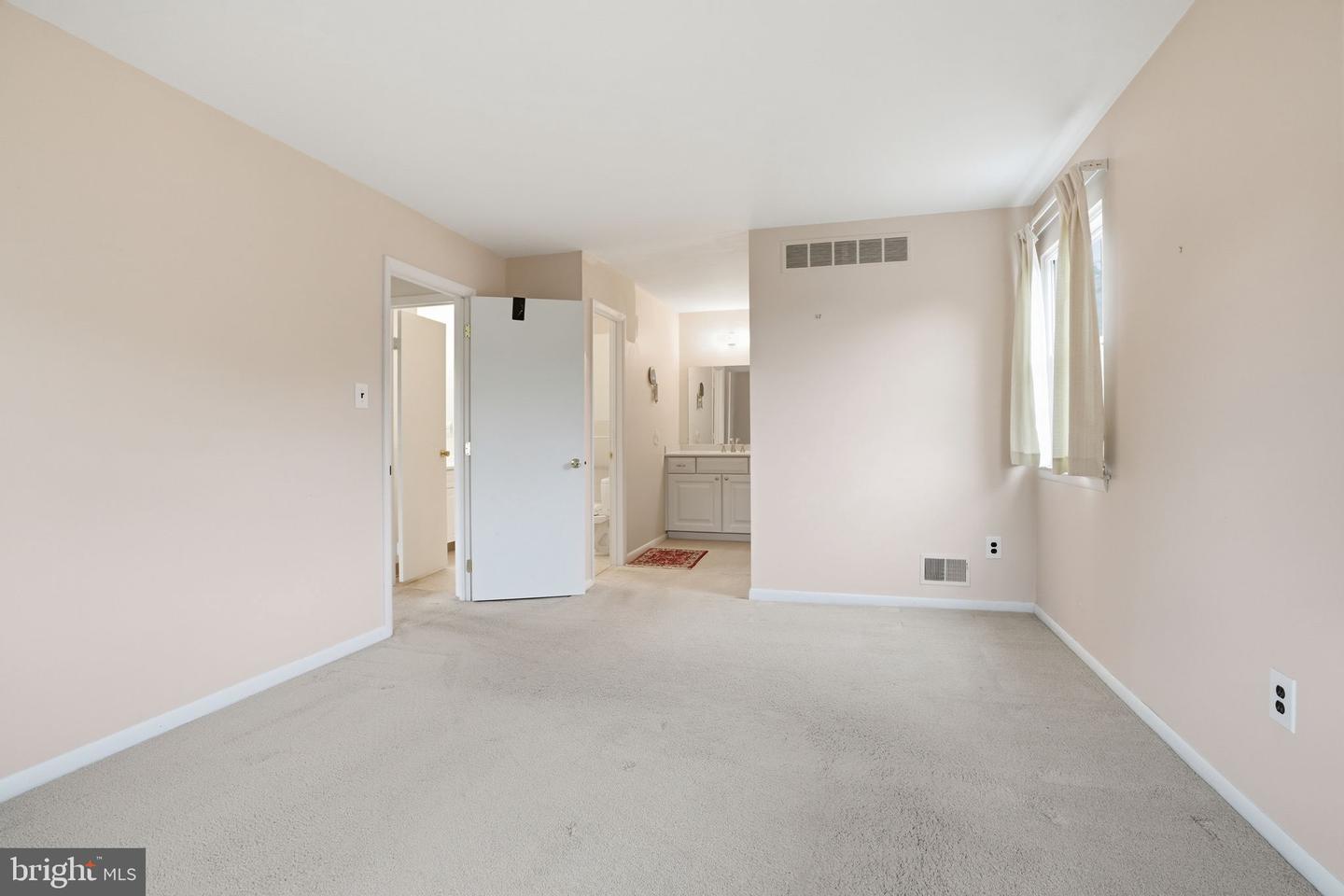 2049 Hawthorne Ln Property Photo 24