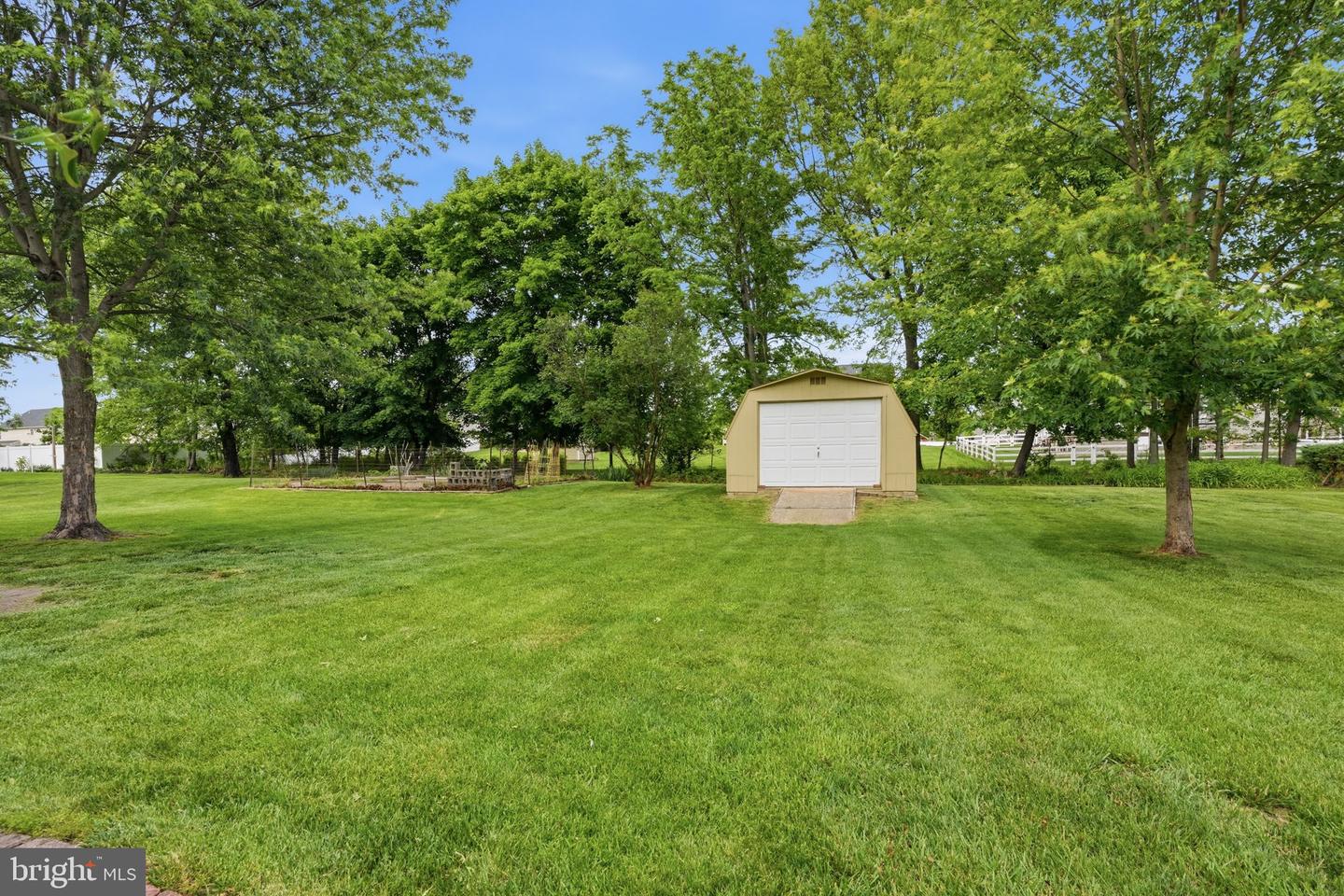 2049 Hawthorne Ln Property Photo 29