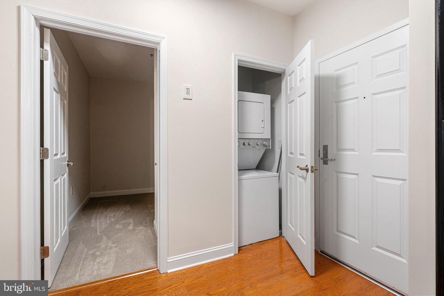 200 W Elm St #1108 Property Photo 6