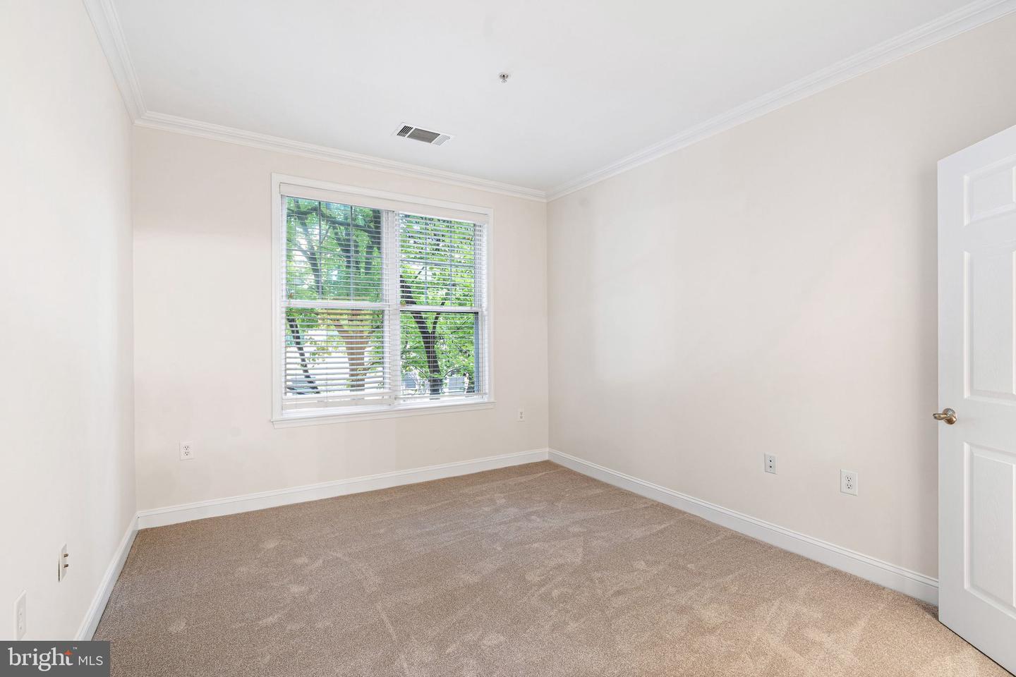 200 W Elm St #1108 Property Photo 10
