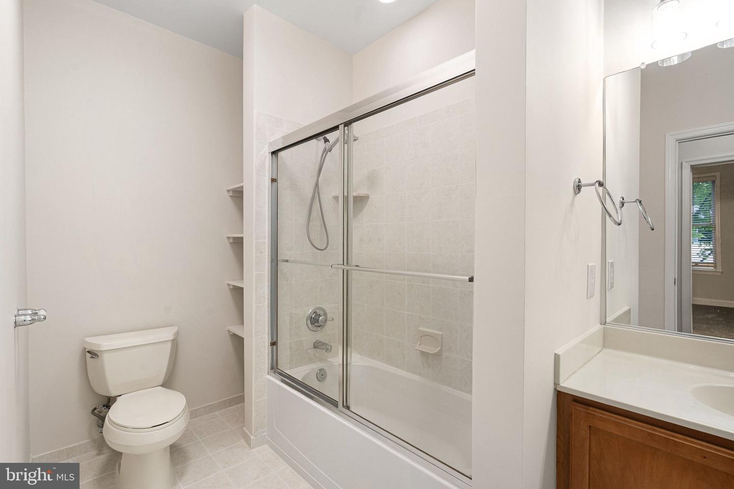 200 W Elm St #1108 Property Photo 12