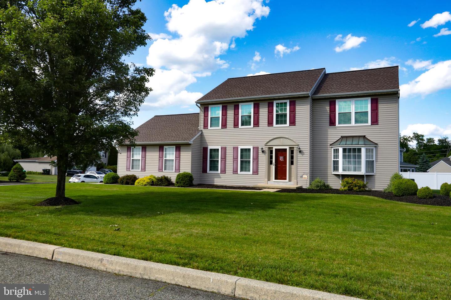 102 NOBLE LN