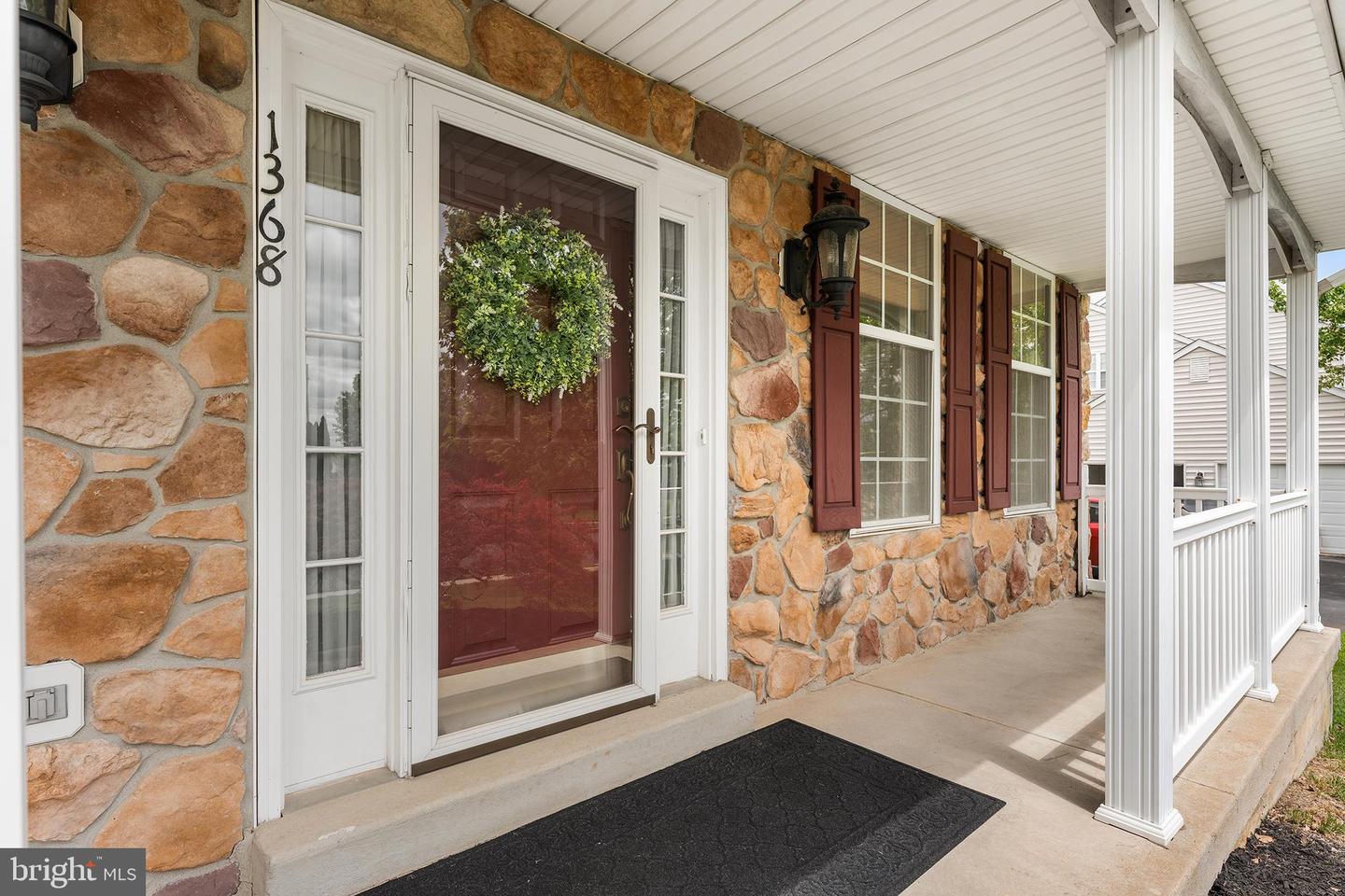 1368 Jasper Dr Property Photo 3