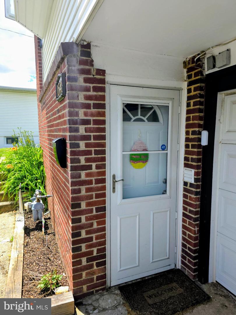 1548 N Birchwood Ave # Property Photo 2