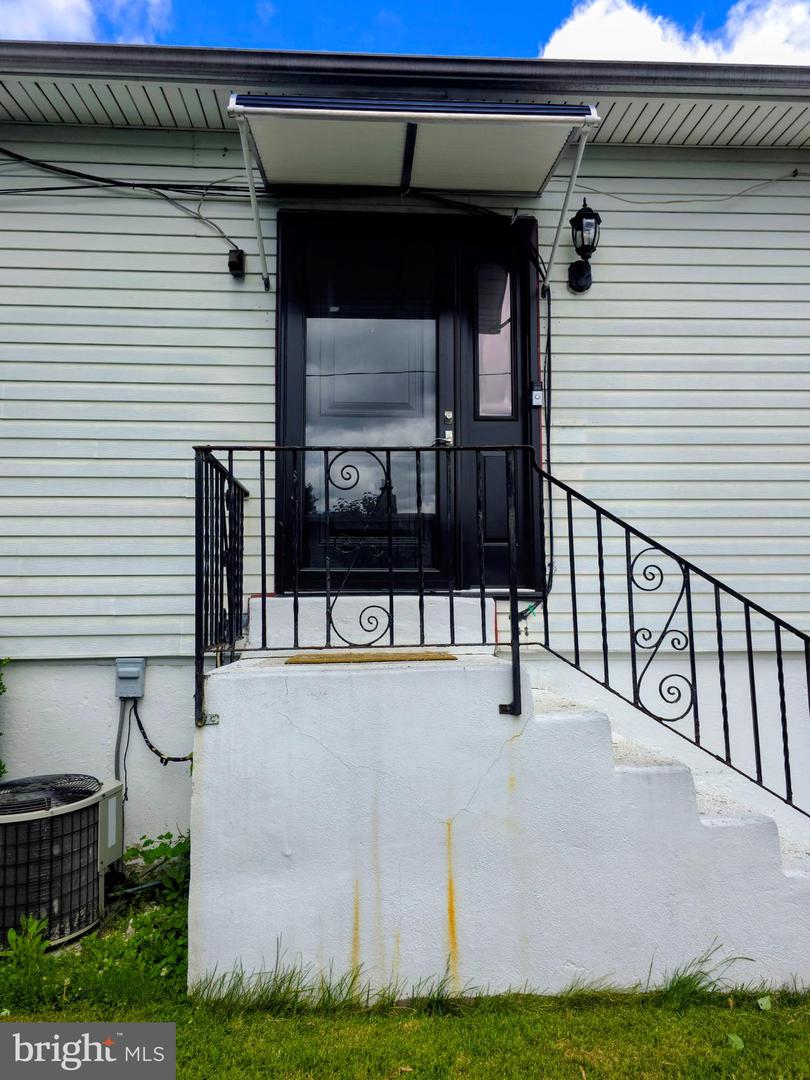 1548 N Birchwood Ave # Property Photo 7