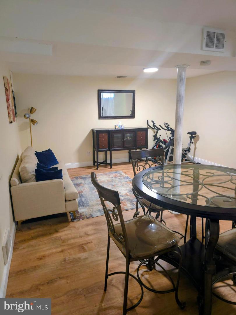 1548 N Birchwood Ave # Property Photo 41