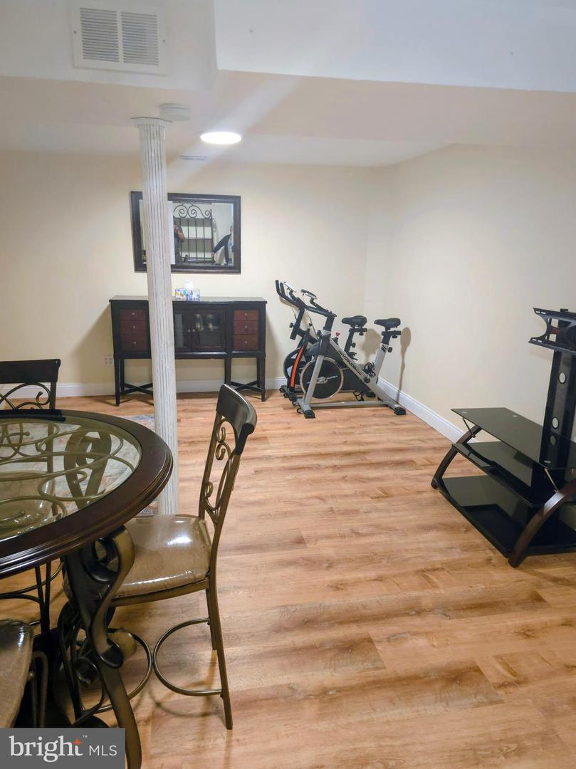 1548 N Birchwood Ave # Property Photo 43