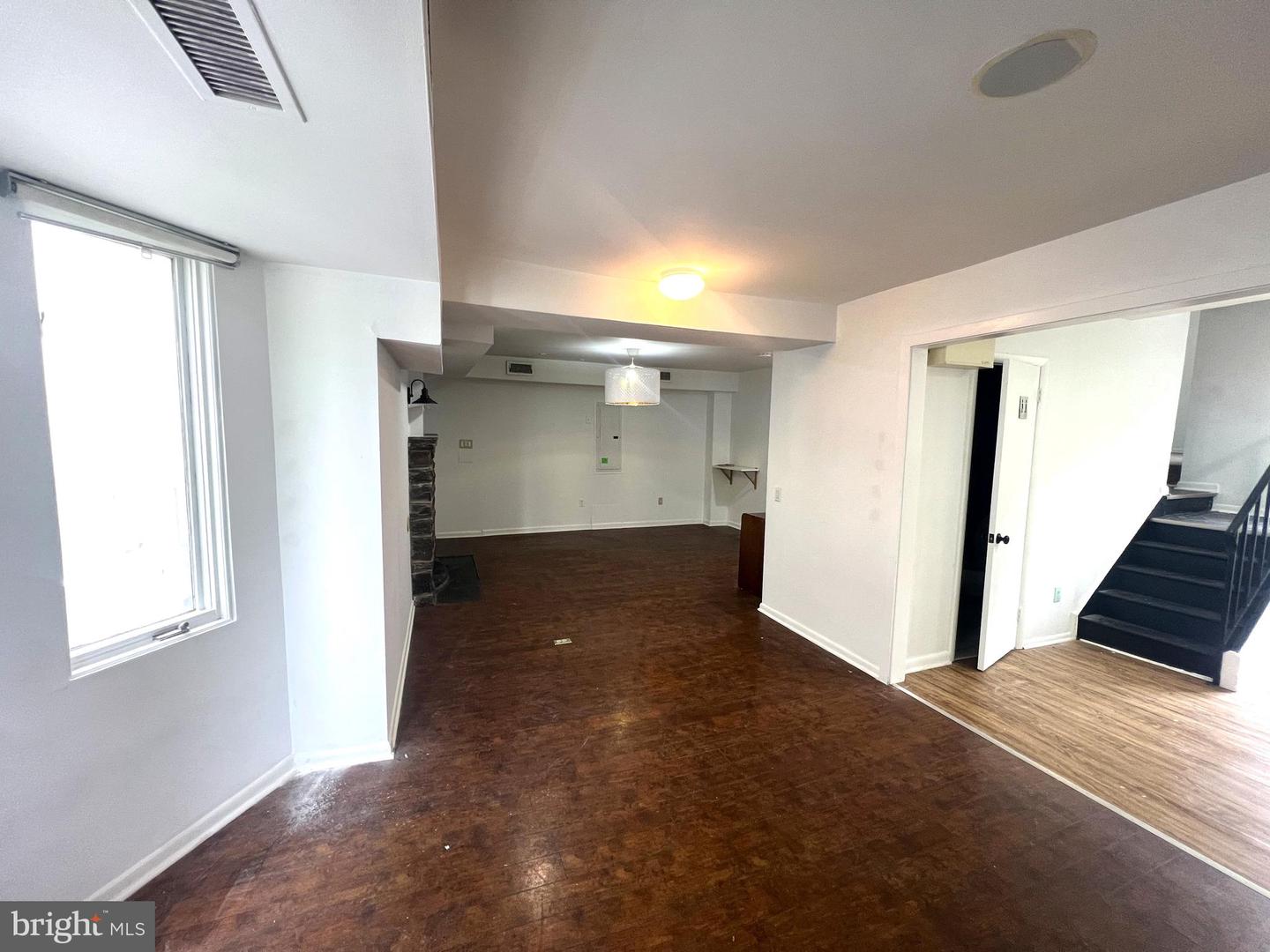 733 Montgomery Property Photo 2