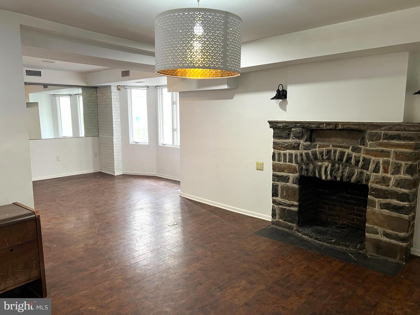 733 Montgomery Property Photo 5