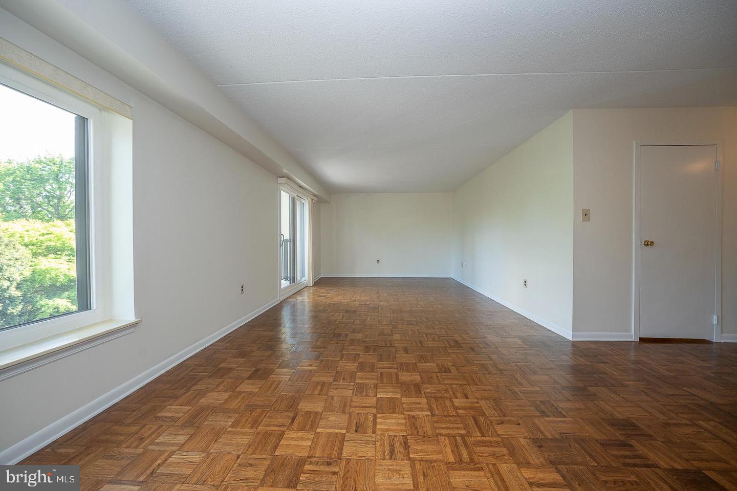 260 W Montgomery Ave #304 Property Photo 9